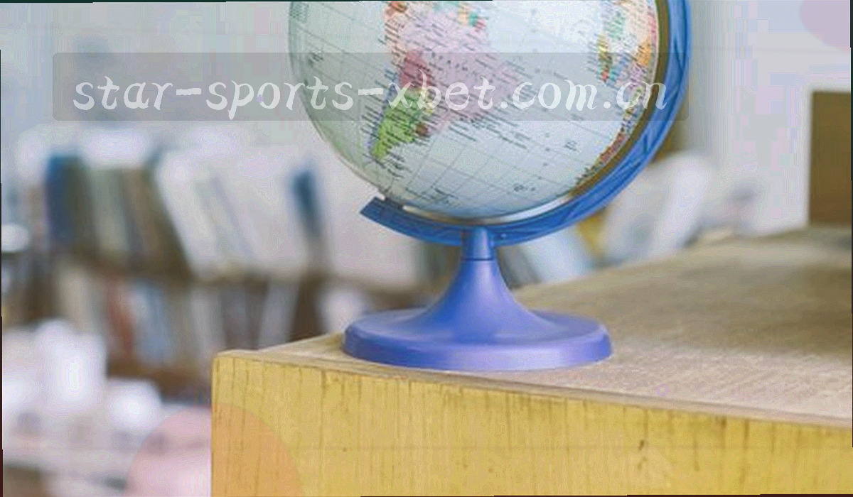 双栏对比矩阵热力图，深蓝底上以青色高亮各项效率数值